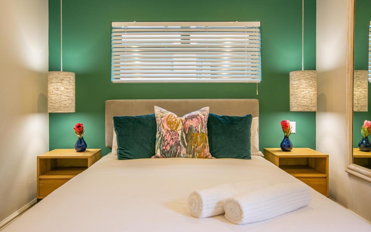 Hout & About Guest House Хаут-Бей Экстерьер фото