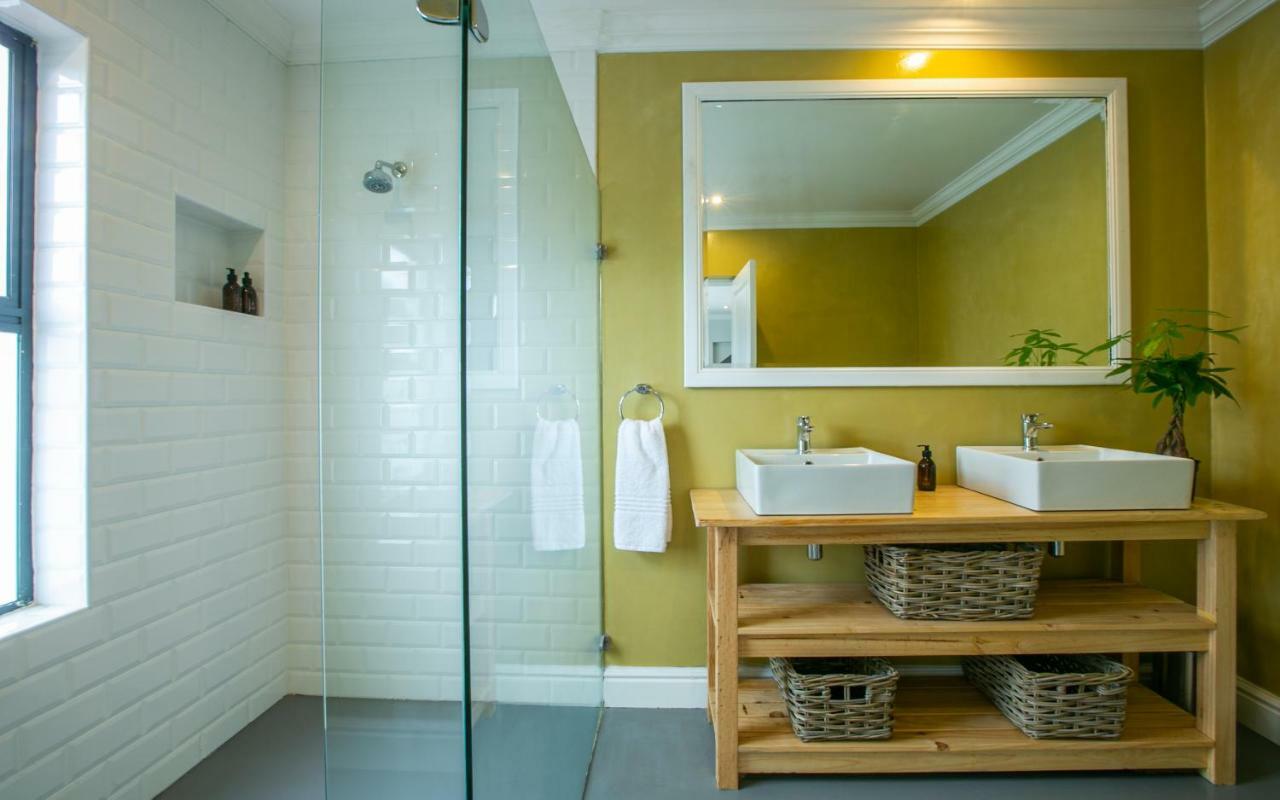 Hout & About Guest House Хаут-Бей Экстерьер фото