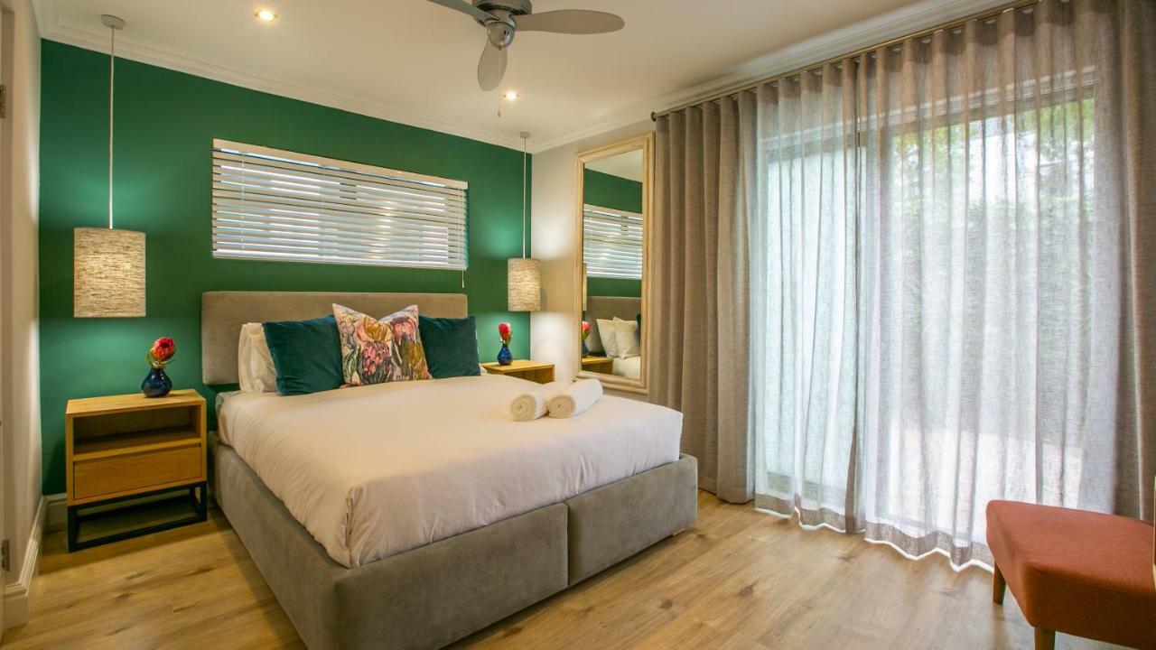 Hout & About Guest House Хаут-Бей Экстерьер фото