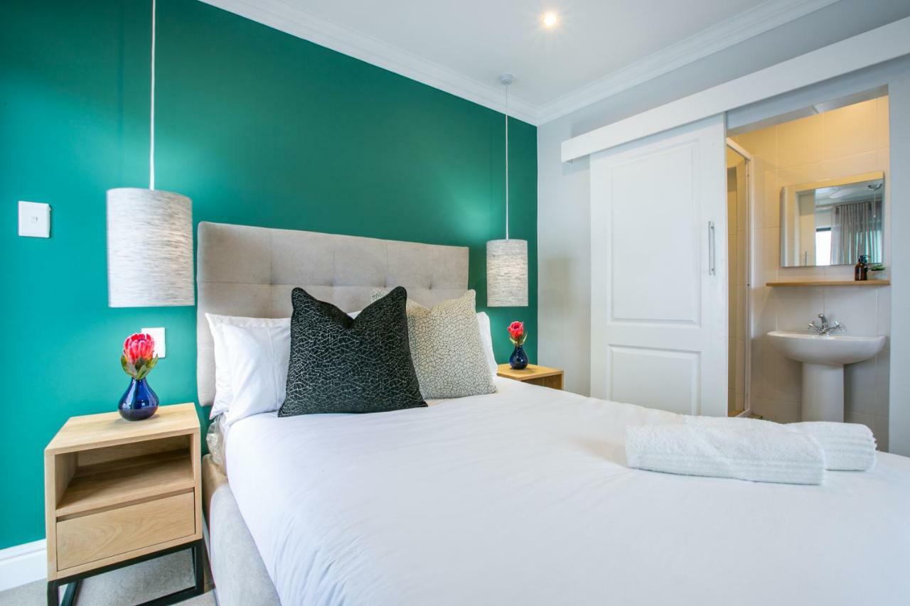 Hout & About Guest House Хаут-Бей Экстерьер фото