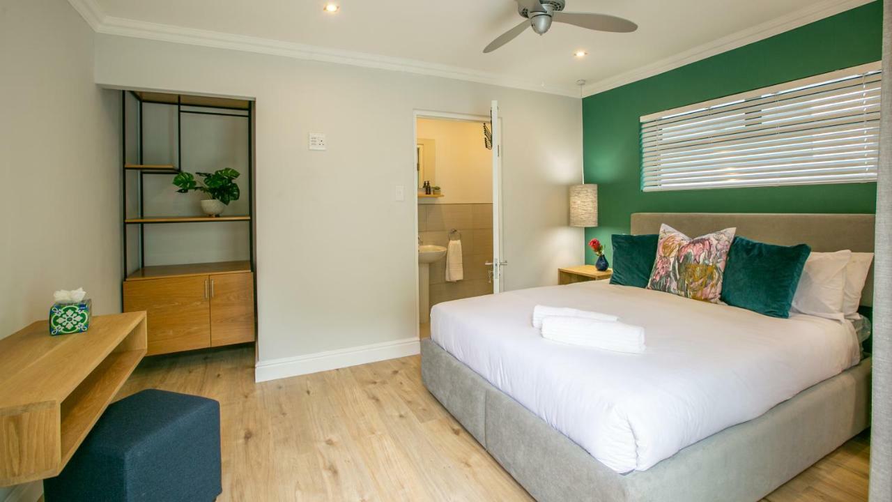 Hout & About Guest House Хаут-Бей Экстерьер фото