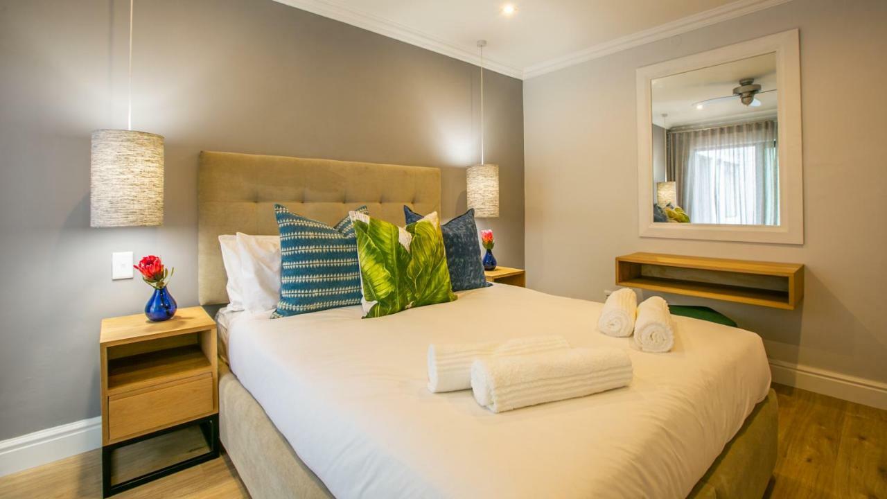 Hout & About Guest House Хаут-Бей Экстерьер фото