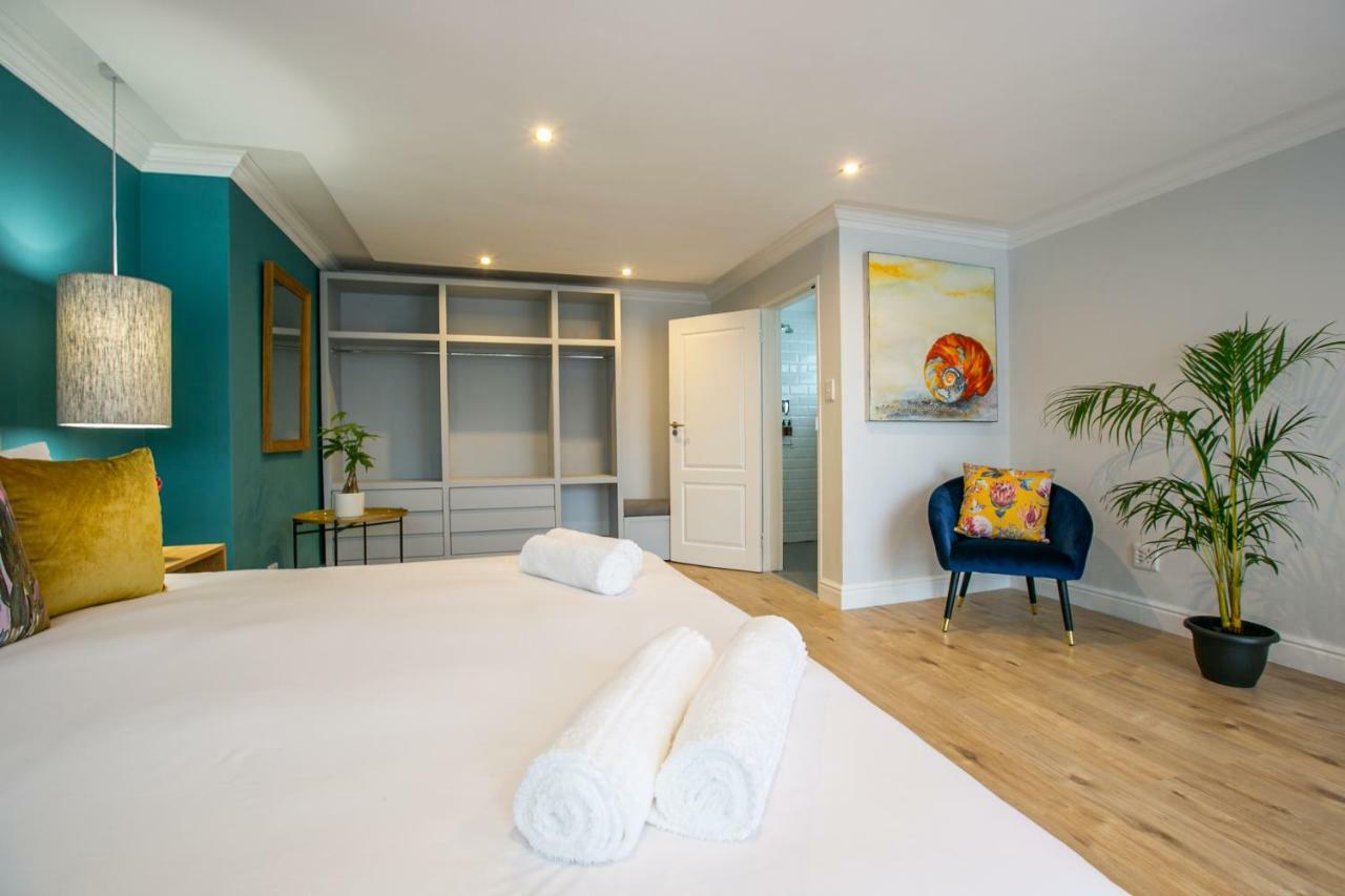 Hout & About Guest House Хаут-Бей Экстерьер фото